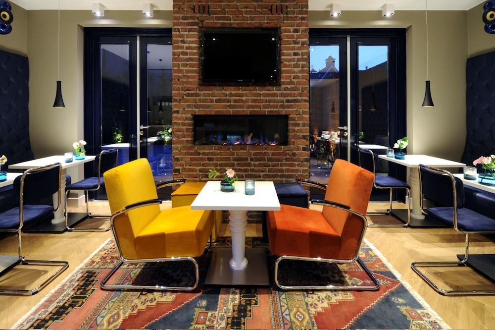 Blue Mansion Hotel Алсмер Экстерьер фото