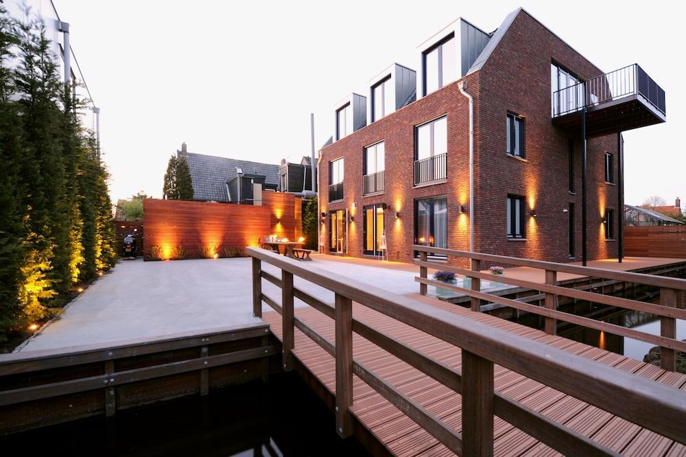 Blue Mansion Hotel Алсмер Экстерьер фото